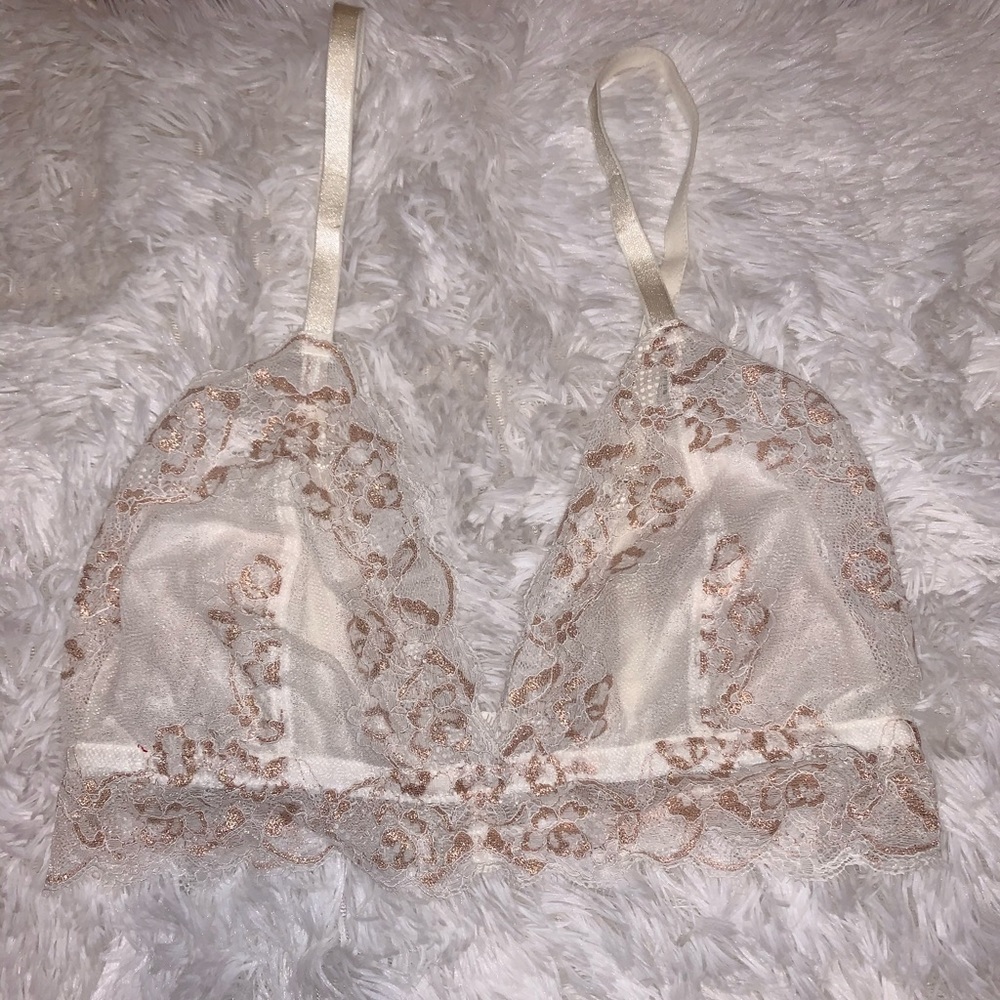 Beautiful lace bralette with rose gold details